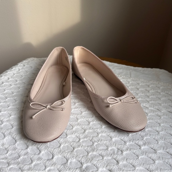 3/$20 💥 H&M Neutral Beige Slip On Ballet Flats Shoes w/ Bow Sz 11 - Picture 9 of 13